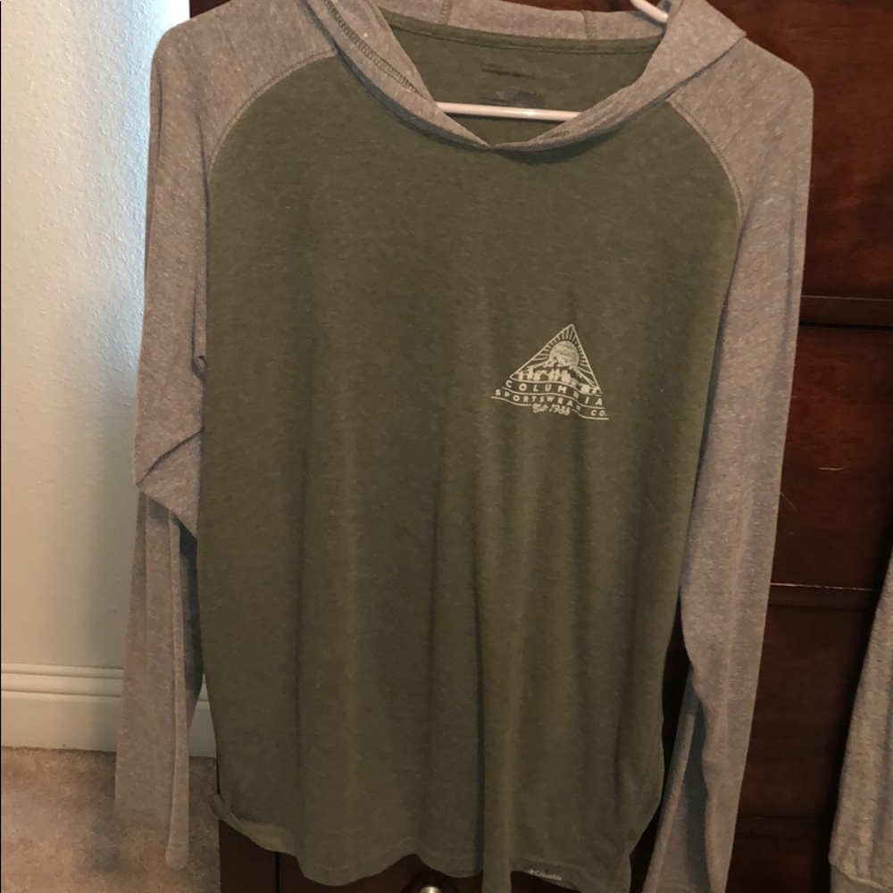 Long sleeve Columbia hooded shirt